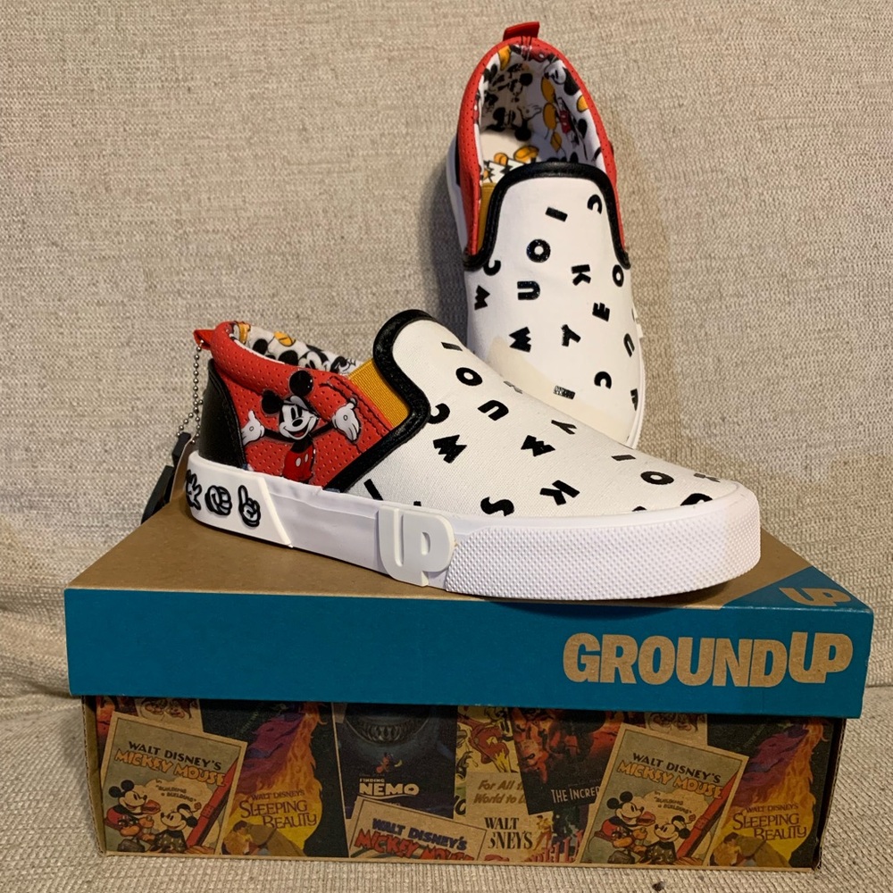 NWT GroundUp Mickey Mouse shoes Big Kid size 1